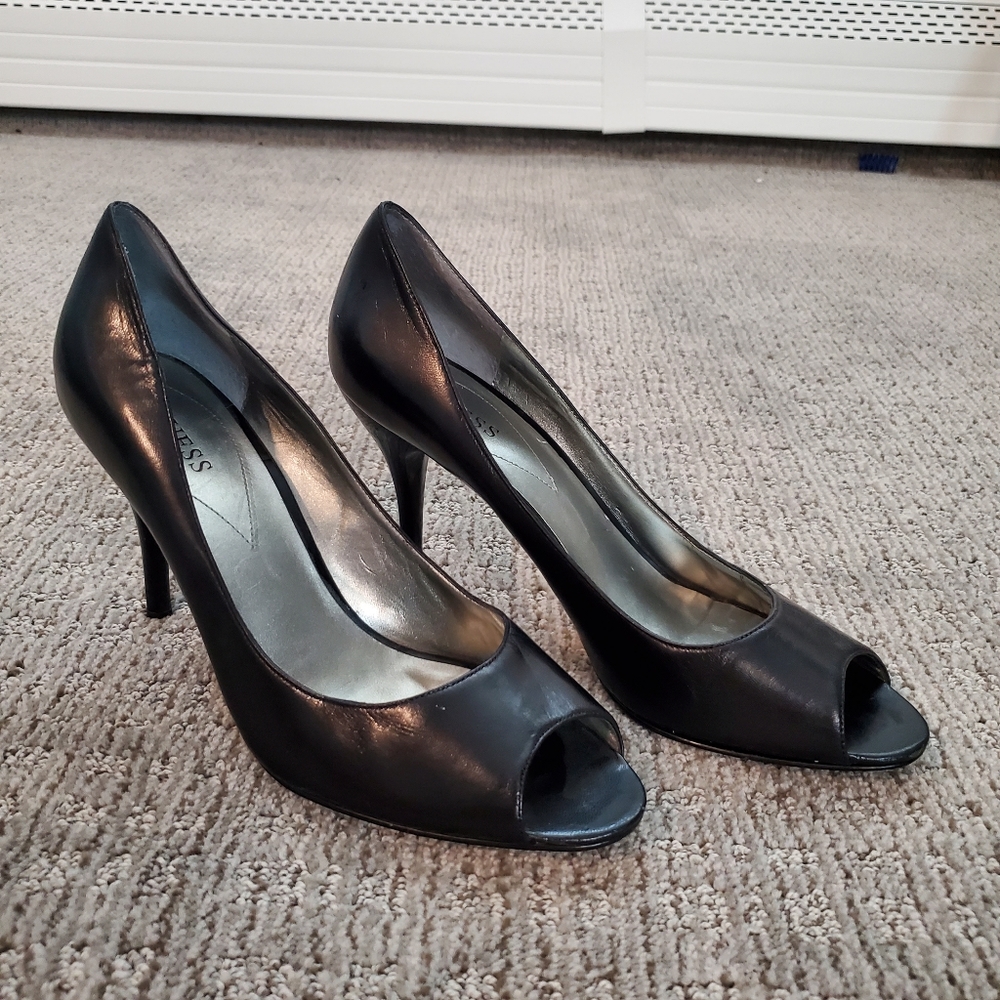 Guess peep toe leather pumps size 10 black